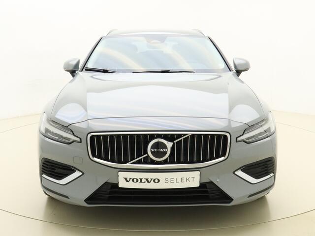 Volvo V60 T6 350pk AWD Essential Edition / NIEUW / DIRECT LEVERBAAR / Adapt. Cruise / BLIS / Leder / 19'' / Donker glas / Stoel + Stuurw. Verwarming /