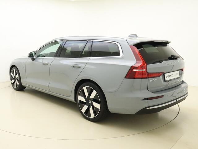 Volvo V60 T6 350pk AWD Essential Edition / NIEUW / DIRECT LEVERBAAR / Adapt. Cruise / BLIS / Leder / 19'' / Donker glas / Stoel + Stuurw. Verwarming /