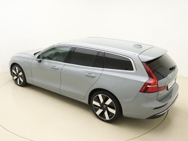 Volvo V60 T6 350pk AWD Essential Edition / NIEUW / DIRECT LEVERBAAR / Adapt. Cruise / BLIS / Leder / 19'' / Donker glas / Stoel + Stuurw. Verwarming /
