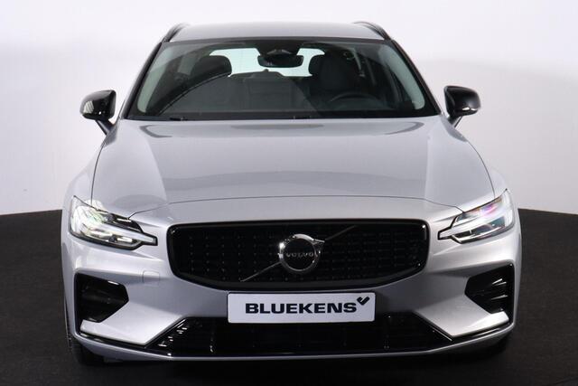 Volvo V60 B4 Plus Dark - IntelliSafe Assist & Surround - Verwarmde voorstoelen, stuur & achterbank - Parkeersensoren voor & achter - Elektr. bedienb. voorstoelen met geheugen - Draadloze tel. lader - Elektr. inklapbare trekhaak - 18' LMV