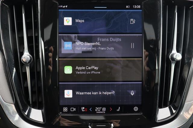 Volvo V60 B4 Plus Dark - IntelliSafe Assist & Surround - Verwarmde voorstoelen, stuur & achterbank - Parkeersensoren voor & achter - Elektr. bedienb. voorstoelen met geheugen - Draadloze tel. lader - Elektr. inklapbare trekhaak - 18' LMV