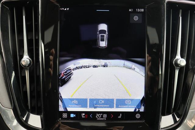 Volvo V60 B4 Plus Dark - IntelliSafe Assist & Surround - Verwarmde voorstoelen, stuur & achterbank - Parkeersensoren voor & achter - Elektr. bedienb. voorstoelen met geheugen - Draadloze tel. lader - Elektr. inklapbare trekhaak - 18' LMV