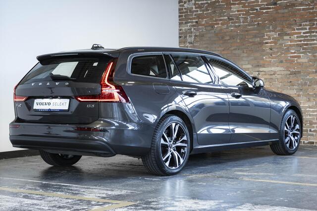 Volvo V60 B3 Automaat Essential Edition | BLIS | Adaptive Cruise control | Stuur- en stoelverwarming | Verwarmbare achterbank | Parkeersensoren voor + achter | Volvo on Call | Wegklapbare trekhaak