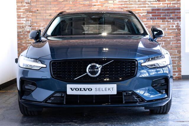 Volvo V60 B4 Automaat Plus Dark | Stoel- en stuurverwarming | Elektrische achterklep | Parkeercamera | Verwarmde achterbank | Wegklapbare trekhaak | Google infotainment