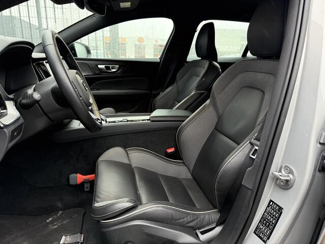 Volvo V60 2.0 B3 Plus Dark | 18" licht metalen velgen | bestuurders stoel met memory stand. parkeersensoren vóór en achter | camera | Google auto | Full LED | verwarmde voorstoelen en stuurwiel | Trekhaak |