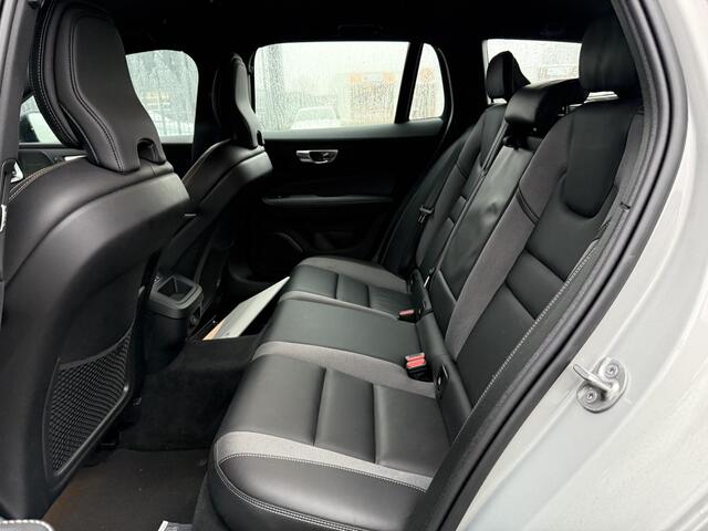 Volvo V60 2.0 B3 Plus Dark | 18" licht metalen velgen | bestuurders stoel met memory stand. parkeersensoren vóór en achter | camera | Google auto | Full LED | verwarmde voorstoelen en stuurwiel | Trekhaak |