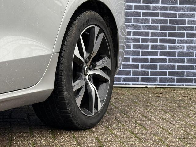 Volvo V60 2.0 B3 Plus Dark | 18" licht metalen velgen | bestuurders stoel met memory stand. parkeersensoren vóór en achter | camera | Google auto | Full LED | verwarmde voorstoelen en stuurwiel | Trekhaak |
