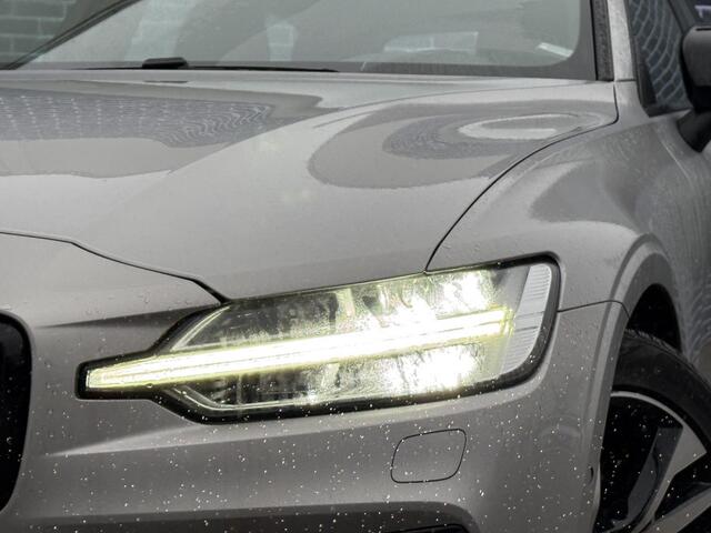 Volvo V60 2.0 B3 Plus Dark | 18" licht metalen velgen | bestuurders stoel met memory stand. parkeersensoren vóór en achter | camera | Google auto | Full LED | verwarmde voorstoelen en stuurwiel | Trekhaak |