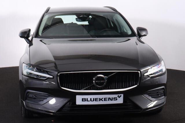 Volvo V60 B4 Essential Edition - IntelliSafe Assist & Surround - Parkeercamera achter - Verwarmde voorstoelen, stuur & achterbank - Parkeersensoren voor & achter - Draadloze tel. lader - 18' LMV