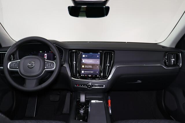 Volvo V60 B4 Essential Edition - IntelliSafe Assist & Surround - Parkeercamera achter - Verwarmde voorstoelen, stuur & achterbank - Parkeersensoren voor & achter - Draadloze tel. lader - 18' LMV