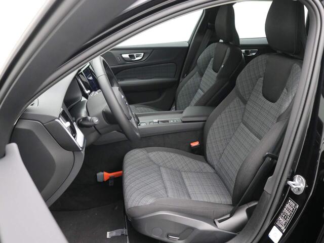 Volvo V60 2.0 B3 163pk Essential Edition AUTOMAAT / Adaptieve Cruise Control / Stoelverwarming Voor & Achter / 17" LMV / Navigatie (Google) / 1800KG Trekgewicht / 1ste Eigenaar / Historie bekend / NL Auto / Apple CarPlay & Android Auto /
