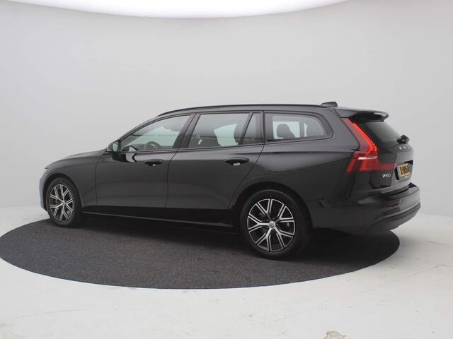 Volvo V60 2.0 B3 163pk Essential Edition AUTOMAAT / Adaptieve Cruise Control / Stoelverwarming Voor & Achter / 17" LMV / Navigatie (Google) / 1800KG Trekgewicht / 1ste Eigenaar / Historie bekend / NL Auto / Apple CarPlay & Android Auto /