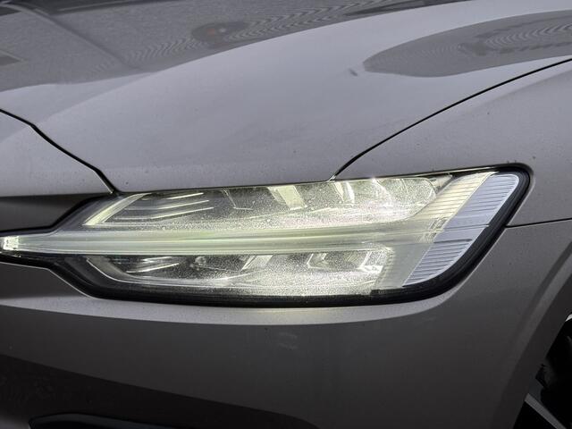Volvo V60 2.0 B3 Momentum / NL Auto / Wegklapbare Trekhaak / Android Auto/ Apple Carplay /
