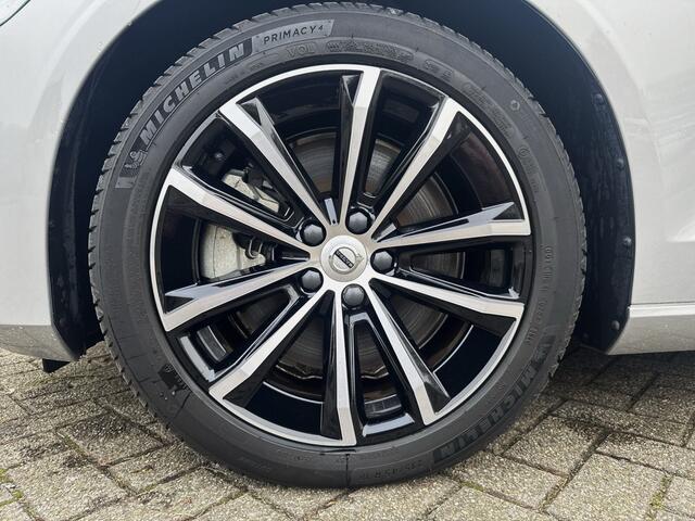 Volvo V60 2.0 T6 Plug-in hybrid AWD Plus Dark / Audio Harman Kardon / Blis / Lichtmetalen velgen 18" /