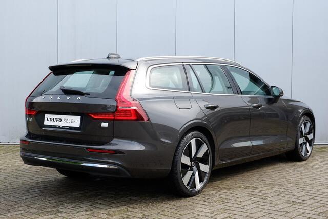 Volvo V60 T6 Recharge AWD Core Bright | Trekhaak semi elektrisch inklapbaar | 19" Lichtmetalen velgen | Adaptieve Cruise Control met Pilot Assist | BLIS dodehoekdetectie | City Weave Blond interieur | Google Maps & Infotainment | Keyless Entry & Go | Elektrisch bed