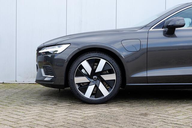 Volvo V60 T6 Recharge AWD Core Bright | Trekhaak semi elektrisch inklapbaar | 19" Lichtmetalen velgen | Adaptieve Cruise Control met Pilot Assist | BLIS dodehoekdetectie | City Weave Blond interieur | Google Maps & Infotainment | Keyless Entry & Go | Elektrisch bed