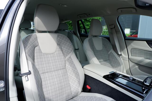Volvo V60 T6 Recharge AWD Core Bright | Trekhaak semi elektrisch inklapbaar | 19" Lichtmetalen velgen | Adaptieve Cruise Control met Pilot Assist | BLIS dodehoekdetectie | City Weave Blond interieur | Google Maps & Infotainment | Keyless Entry & Go | Elektrisch bed