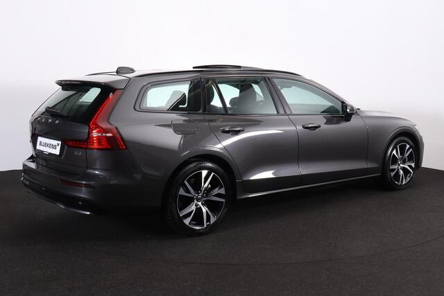 Volvo V60 B3 Plus Dark - Panorama/schuifdak - IntelliSafe Assist - 360º Camera - Harman/Kardon audio - Adaptieve LED koplampen - Verwarmde voorstoelen, stuur & achterbank - Parkeersensoren voor & achter - Elektr. bedienb. voorstoelen met geheugen - Draadloze tel. l