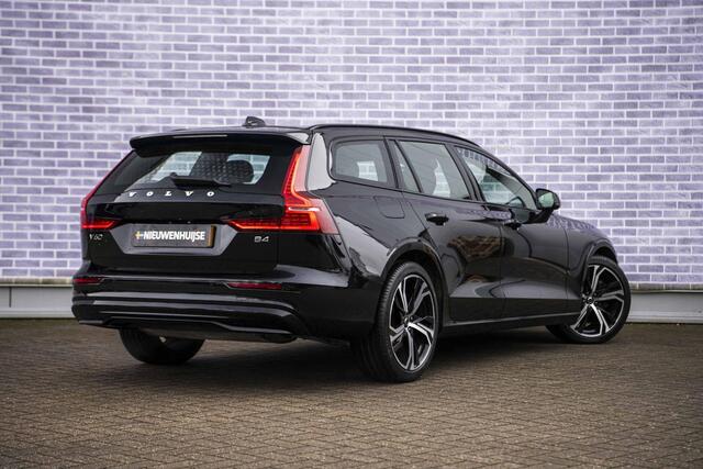 Volvo V60 2.0 B4 Plus Dark | Panorama dak | Adaptieve cruise control | Elektrisch verstelbare voorstoelen | Stoel/stuur verwarming | 19" Velgen |