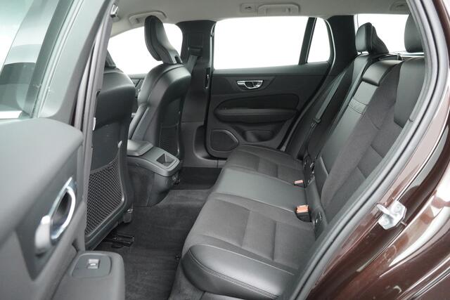 Volvo V60 BWJ 2021 2.0 B3 164 PK Business Pro AUTOMAAT / WEGKL. TREKHAAK / DODEHOEK / CAMERA / FULL LED / KEYLESS / PDC / DAB+ / APPLE & ANDROID / NAVI / CLIMA / CRUISE