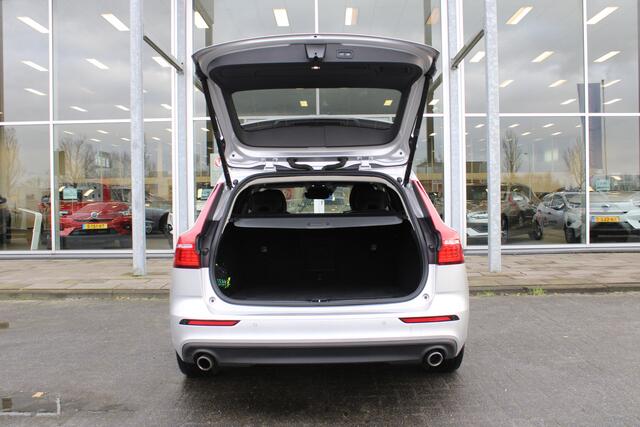 Volvo V60 2.0 B3 Momentum Business | Trekhaak | Adapt. Cruise | AppleCarplay | Getint glas | Camera