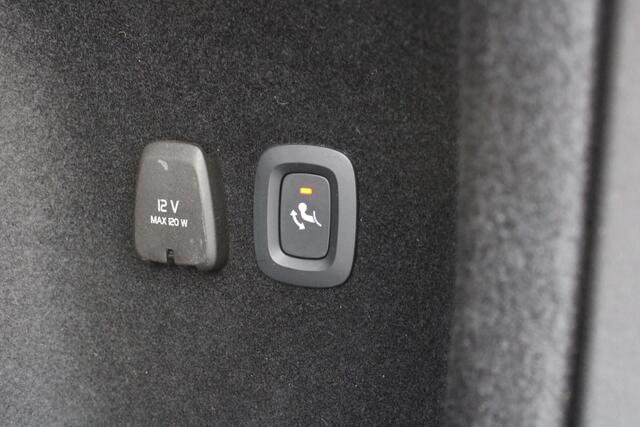 Volvo V60 2.0 B3 Momentum Business | Trekhaak | Adapt. Cruise | AppleCarplay | Getint glas | Camera