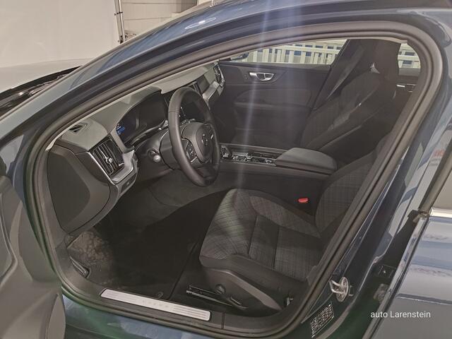 Volvo V60 2.0 B4 211pk Plus Core Edition Aut.155kw Carplay / Adapt.Cruise C./ Elektr.A.Klep / A.Camera / Navigatie Trekhaak af fabriek / Trekgewicht 1800kg