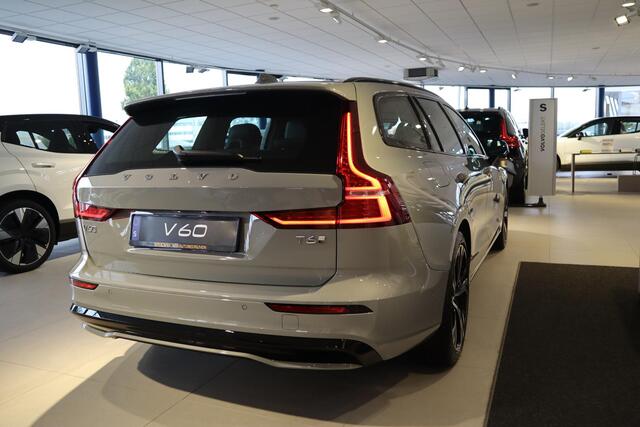 Volvo V60 2.0 T6 Plug-in hybrid AWD Ultra Dark | Sportstoelen | 360 Camera | 19'' LM |