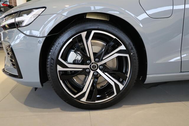 Volvo V60 2.0 T6 Plug-in hybrid AWD Ultra Dark | Sportstoelen | 360 Camera | 19'' LM |
