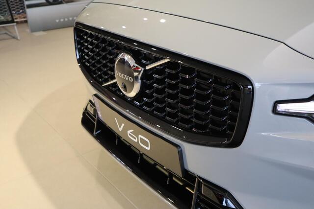 Volvo V60 2.0 T6 Plug-in hybrid AWD Ultra Dark | Sportstoelen | 360 Camera | 19'' LM |
