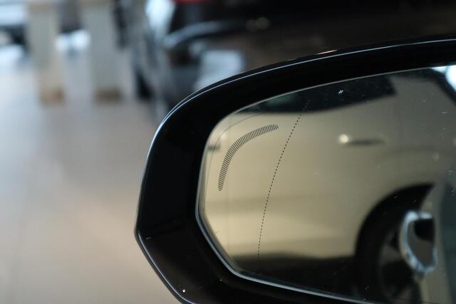 Volvo V60 2.0 T6 Plug-in hybrid AWD Ultra Dark | Sportstoelen | 360 Camera | 19'' LM |