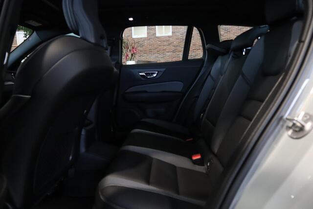 Volvo V60 2.0 T6 Plug-in hybrid AWD Ultra Dark | Sportstoelen | 360 Camera | 19'' LM |
