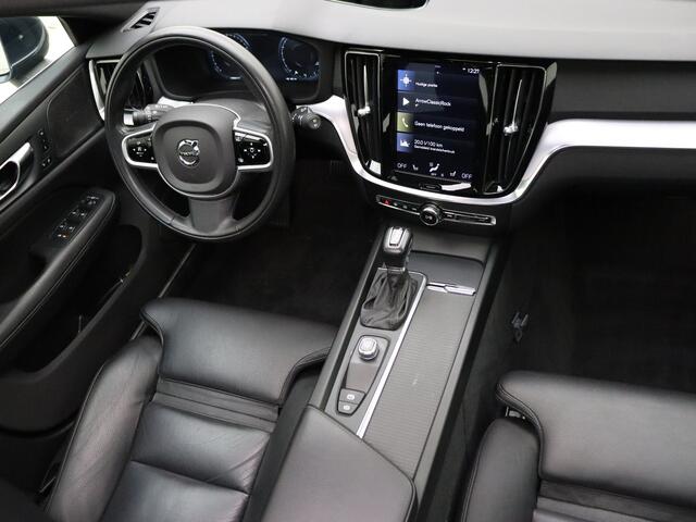 Volvo V60 T5 252PK / Panorama dak / Standkachel / Elektr. stoelen / Lederen bekleding / H&K / Stoel/- en stuurverwarming /