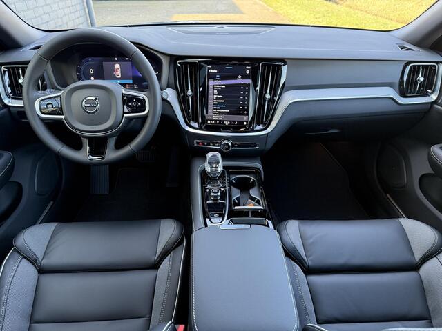 Volvo V60 2.0 T8 Plug-in hybrid AWD Plus Dark | Snel rijden | Panorama Schuifdak | Harman/Kardon | Sportstoelen | Google | Stuur + Stoelverwarming |
