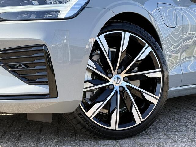 Volvo V60 2.0 T8 Plug-in hybrid AWD Plus Dark | Snel rijden | Panorama Schuifdak | Harman/Kardon | Sportstoelen | Google | Stuur + Stoelverwarming |