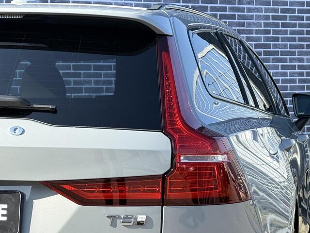 Volvo V60 2.0 T8 Plug-in hybrid AWD Plus Dark | Snel rijden | Panorama Schuifdak | Harman/Kardon | Sportstoelen | Google | Stuur + Stoelverwarming |