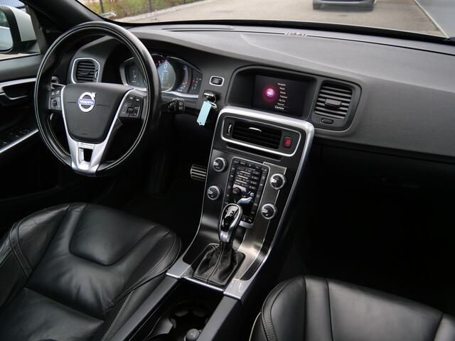 Volvo V60 2.0 T4 190pk Business Sport Automaat Leder / 18 inch / Panoramadak / Navigatie