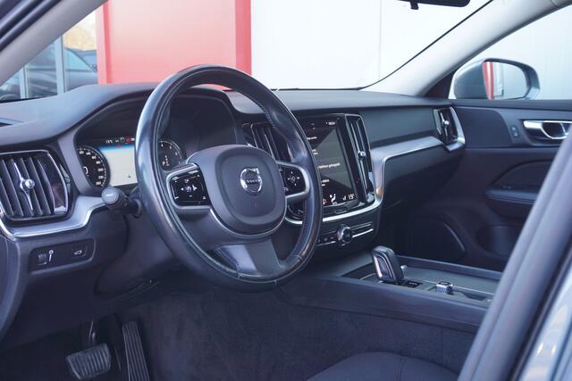 Volvo V60 2.0 B3 Momentum Advantage | Climate Pack | Camera | Trekhaak | Origineel NL |
