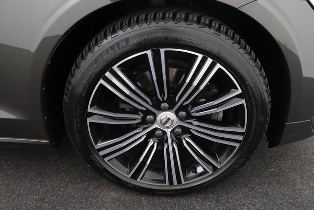 Volvo V60 2.0 R-Design Pano-dak Leder Trekhaak Adapt. Cruise Dodehoek 18' LMV