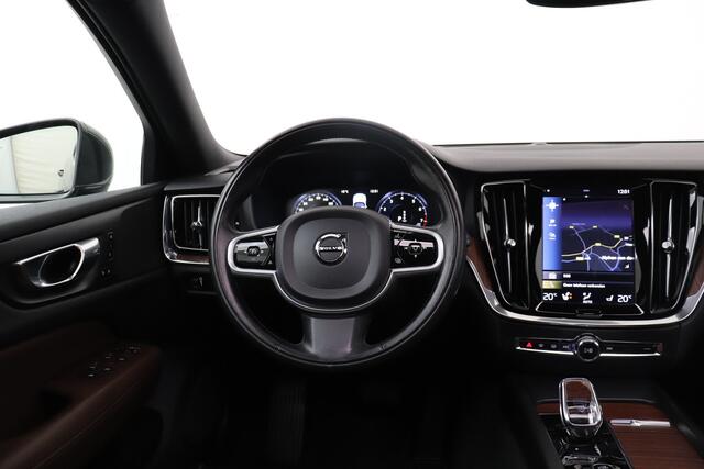 Volvo V60 2.0 R-Design Pano-dak Leder Trekhaak Adapt. Cruise Dodehoek 18' LMV
