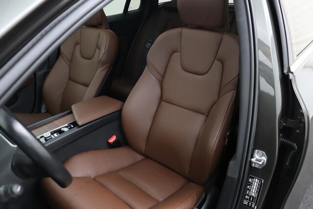 Volvo V60 2.0 R-Design Pano-dak Leder Trekhaak Adapt. Cruise Dodehoek 18' LMV