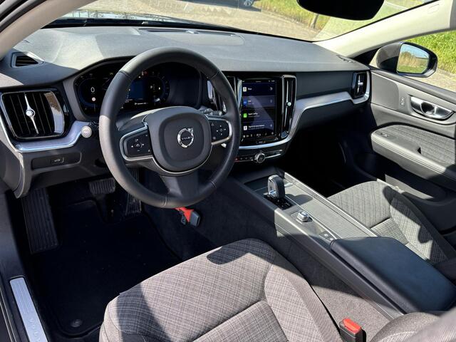 Volvo V60 2.0 B3 Essential Edition Driver Assist Climate Pack Trekhaak Automaat