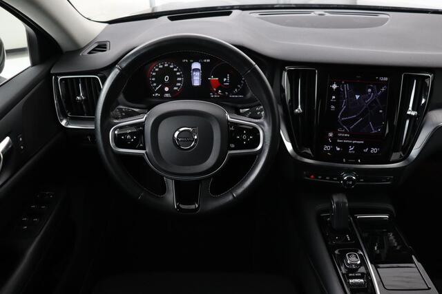 Volvo V60 2.0 T6 Twin Engine AWD Momentum Pro | Pano.Dak | Trekhaak | LED | Navigatie | Apple Carplay |