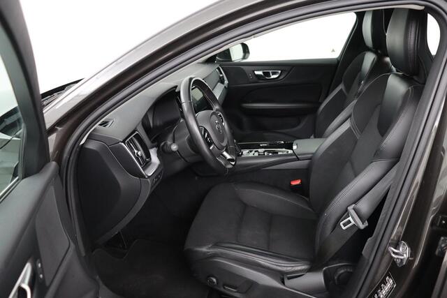 Volvo V60 2.0 T6 Twin Engine AWD Momentum Pro | Pano.Dak | Trekhaak | LED | Navigatie | Apple Carplay |