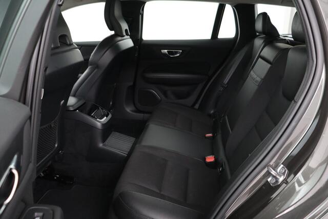 Volvo V60 2.0 T6 Twin Engine AWD Momentum Pro | Pano.Dak | Trekhaak | LED | Navigatie | Apple Carplay |