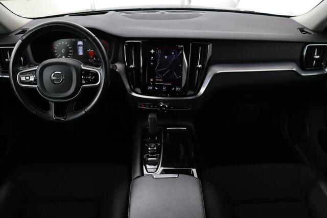 Volvo V60 2.0 T6 Twin Engine AWD Momentum Pro | Pano.Dak | Trekhaak | LED | Navigatie | Apple Carplay |