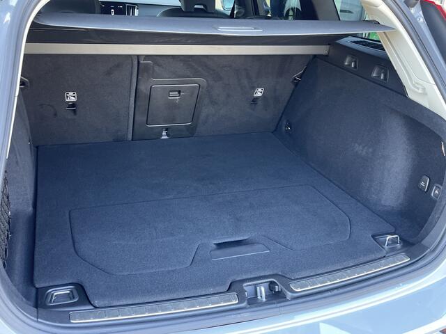 Volvo V60 2.0 T6 Plug-in hybrid AWD Plus Dark | Trekhaak