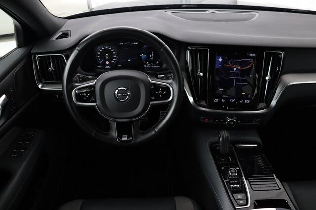 Volvo V60 2.0 T8 Recharge AWD R Design | Stoelverwarming | Harman/Kardon | Camera | Carplay | Memory | Keyless | Half leder | Navigatie | Full LED