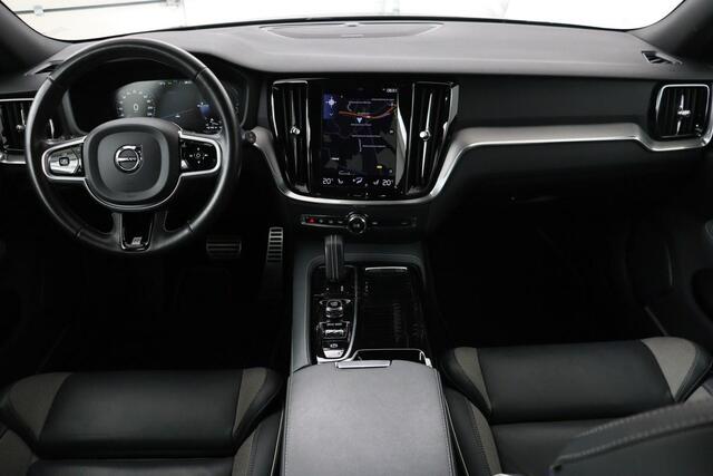 Volvo V60 2.0 T8 Recharge AWD R Design | Stoelverwarming | Harman/Kardon | Camera | Carplay | Memory | Keyless | Half leder | Navigatie | Full LED