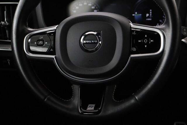 Volvo V60 2.0 T8 Recharge AWD R Design | Stoelverwarming | Harman/Kardon | Camera | Carplay | Memory | Keyless | Half leder | Navigatie | Full LED